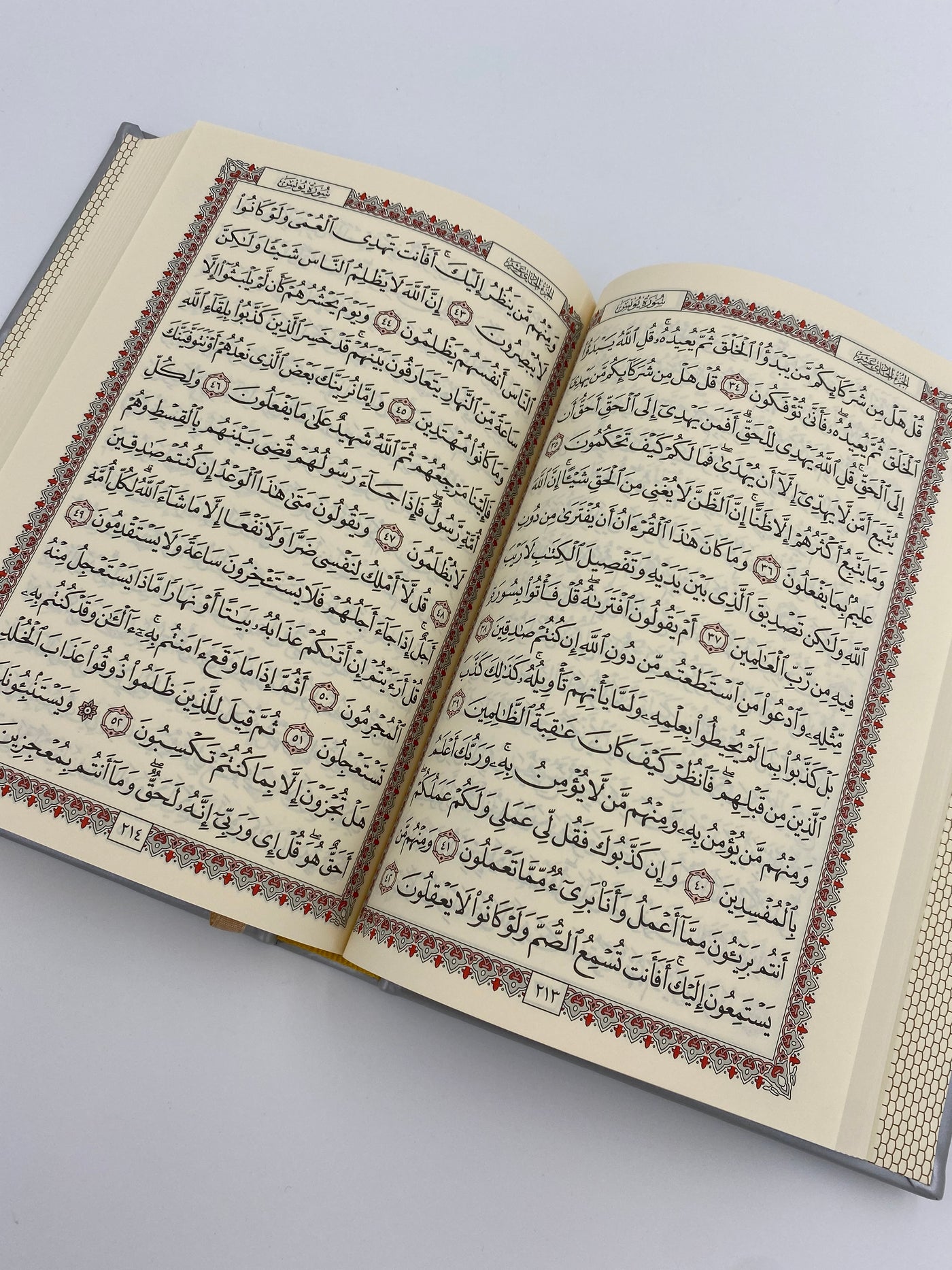 Die arabische Version des Heiligen Korans in Grau