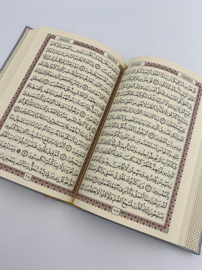 Die arabische Version des Heiligen Korans in Grau