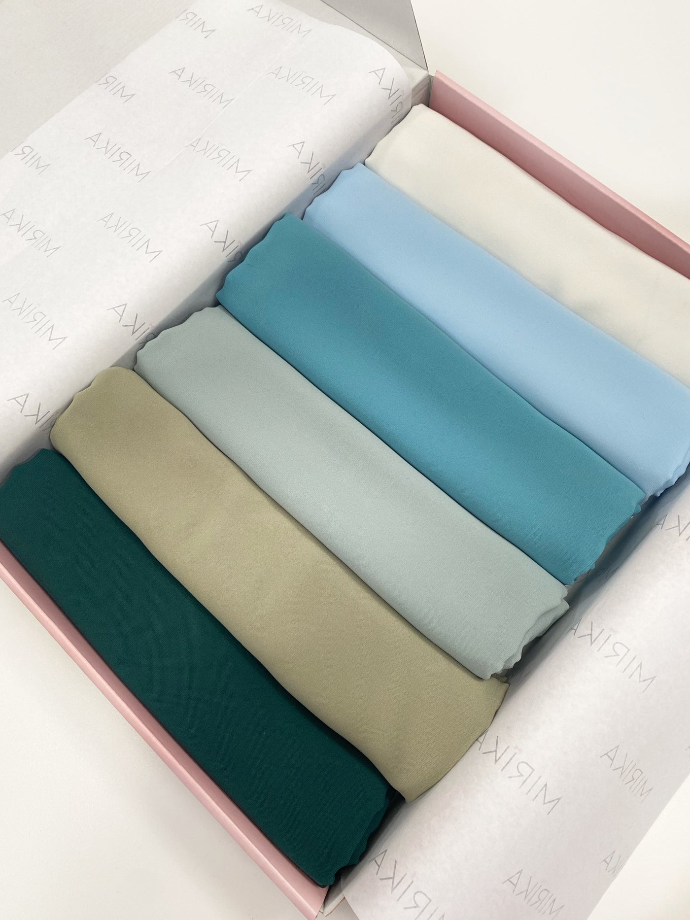Jinen Box (Medina silk hijabs)